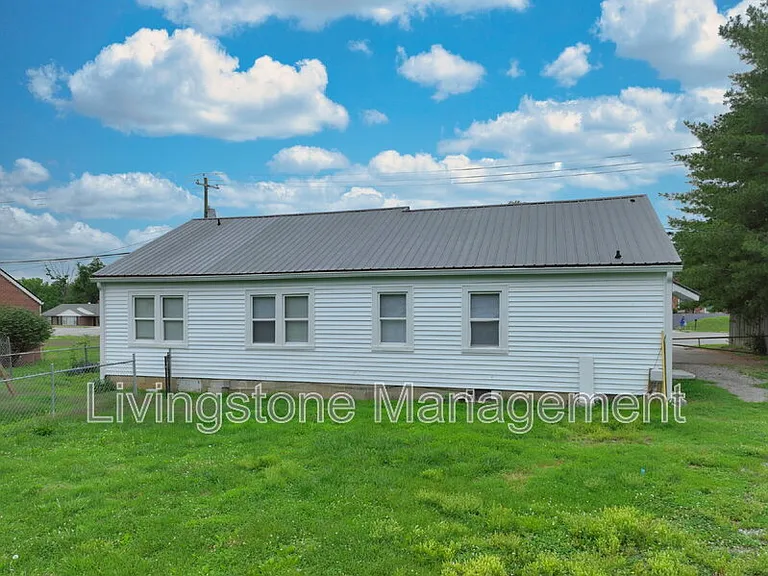 872 W Albert Gallatin Ave — Photo 47