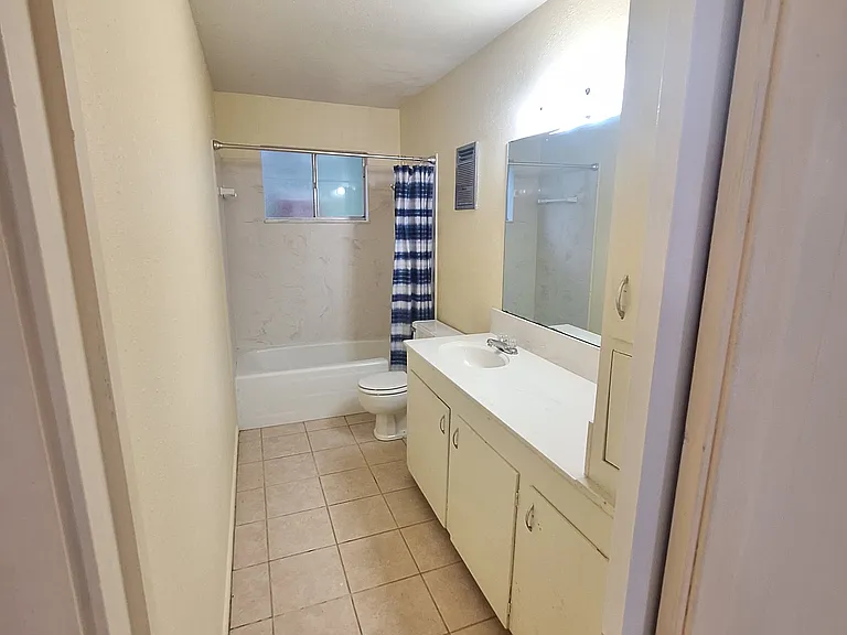 821 Princeton Rd — Photo 15