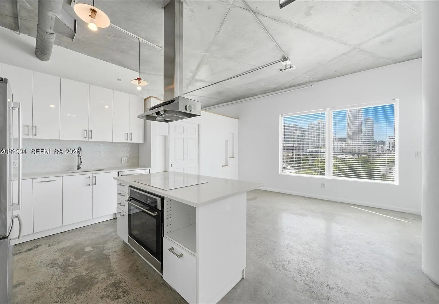 Neo Condo — Photo 1