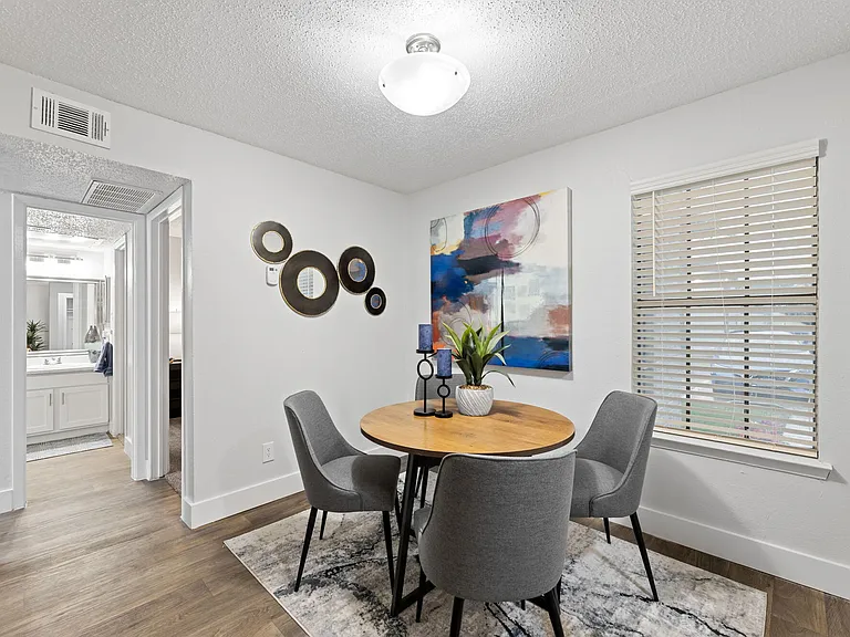 The Admiral Apartments — Photo 17