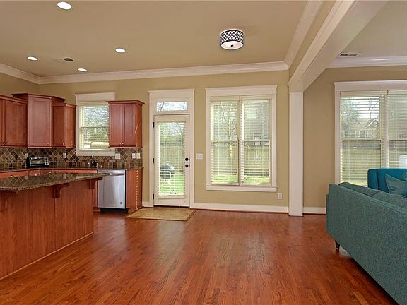 3rd image of 2621 Gilbert St SE