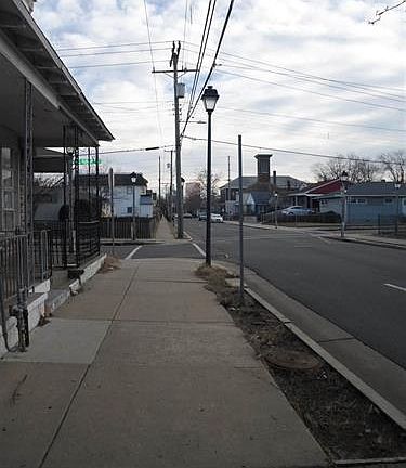 4th image of 905 N Indiana Ave