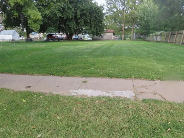 309 N Madison St, Brainard, NE 68626