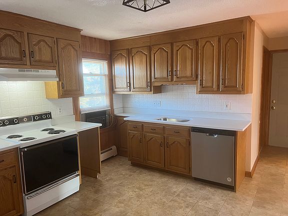 4th image of 44 Langdon Ct APT 2