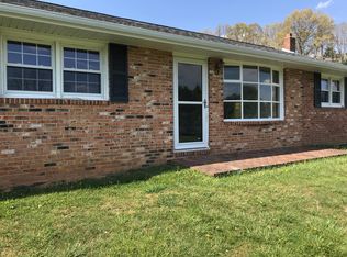43 Cottonwood Ln, Hillsville, VA 24343
