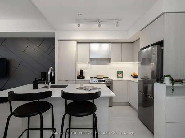 30 Gibbs Rd #108, Toronto, ON M9B 0E4