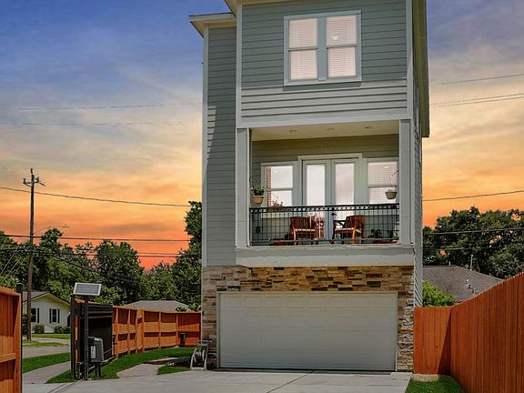 2nd image of 2032 Spenwick Dr