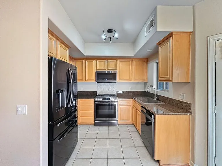 3938 Iowa St — Photo 3