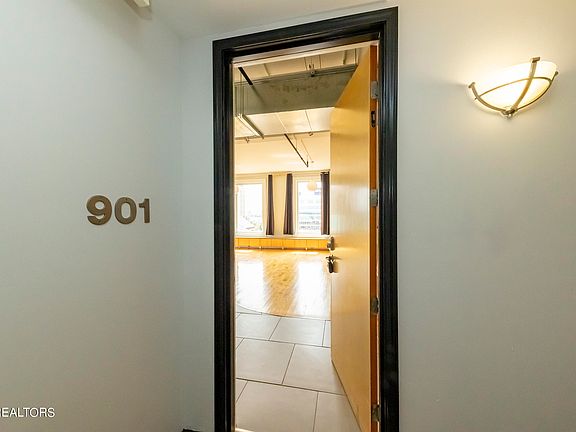 4th image of 602 S Gay St Suite 901