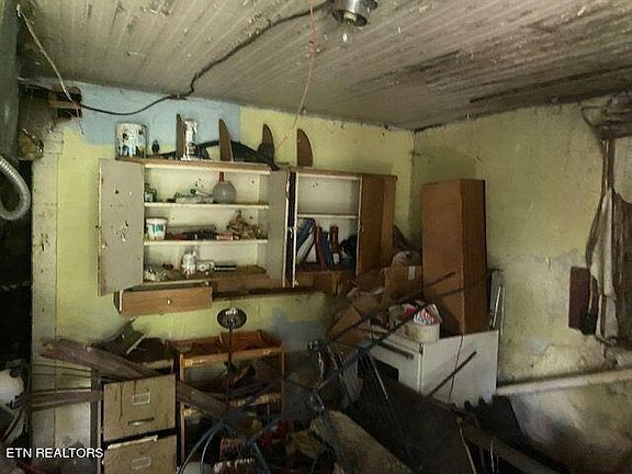3rd image of 2638 Greenway Dr