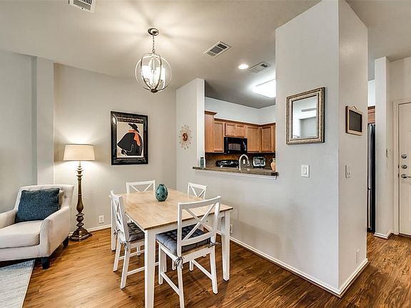 5th image of 2219 Canterbury Park Dr