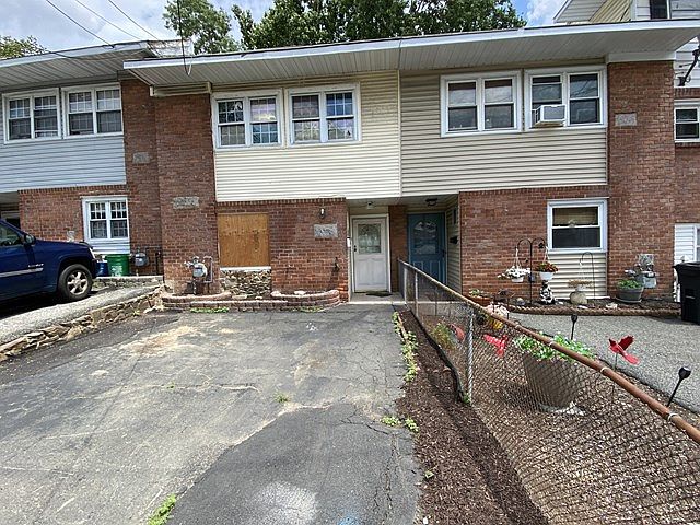 1st image of 16 Kennedy Dr