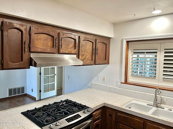 5th image of 1208 Clinton Ct