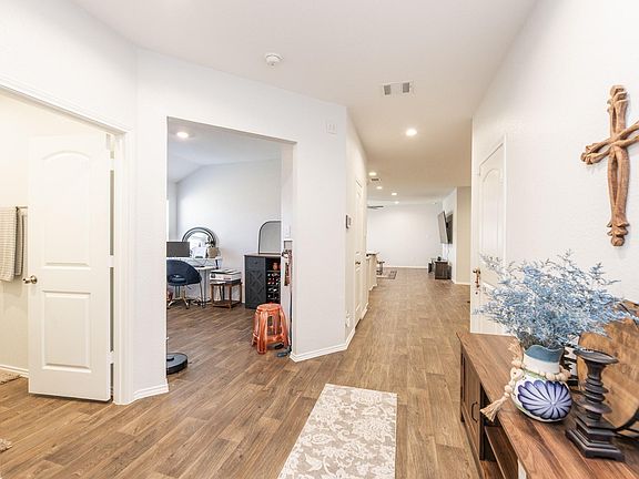 5th image of 2830 N Colosseum Ct