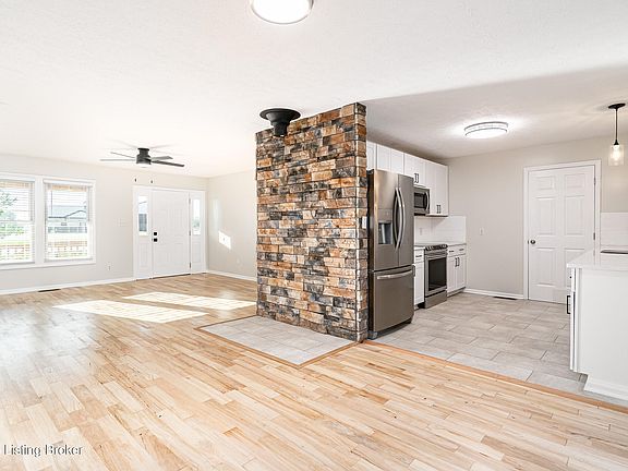 3rd image of 98 Tindale Dr