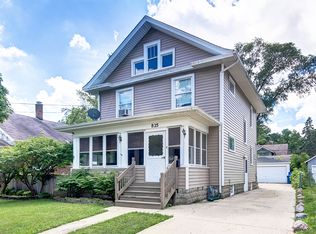 825 S 4th St, Aurora, IL 60505