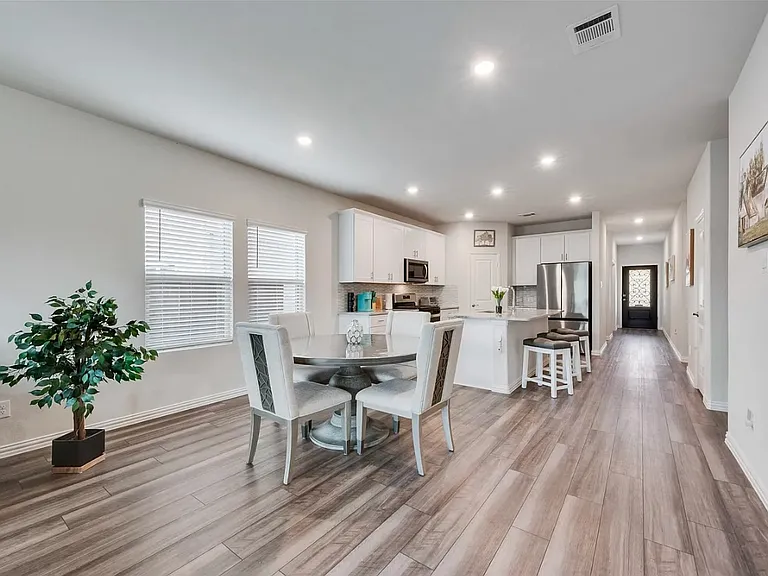 1339 Great Sand Dune St — Photo 2