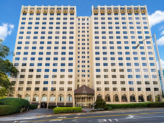 3rd image of 2479 Peachtree Rd NE APT 1003