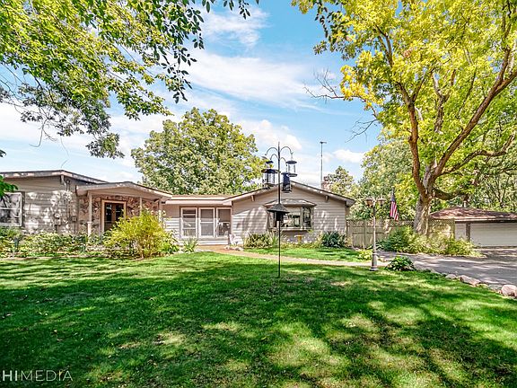 4th image of 7310 Oakwood Ln