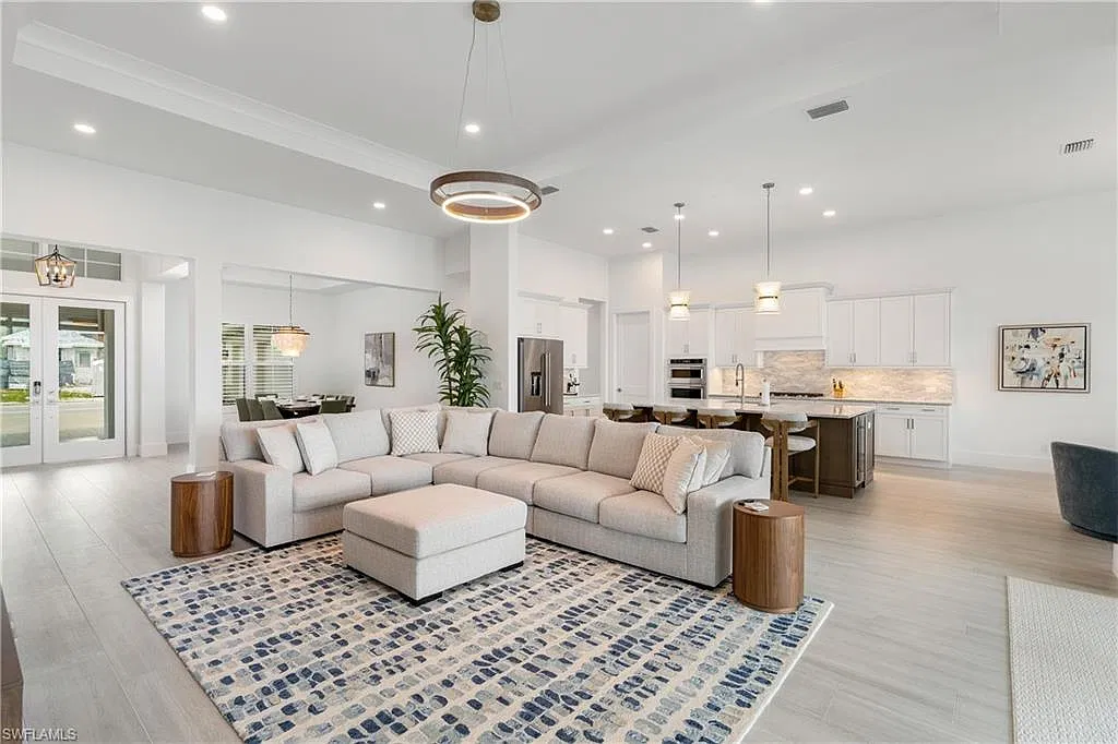 4 bed, 4.0 bath, 3337 sqft, $16,000 — Photo 4