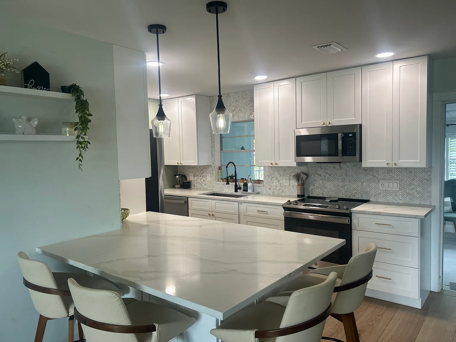 3 bed, 1296 sqft, $3,000 — Photo 2