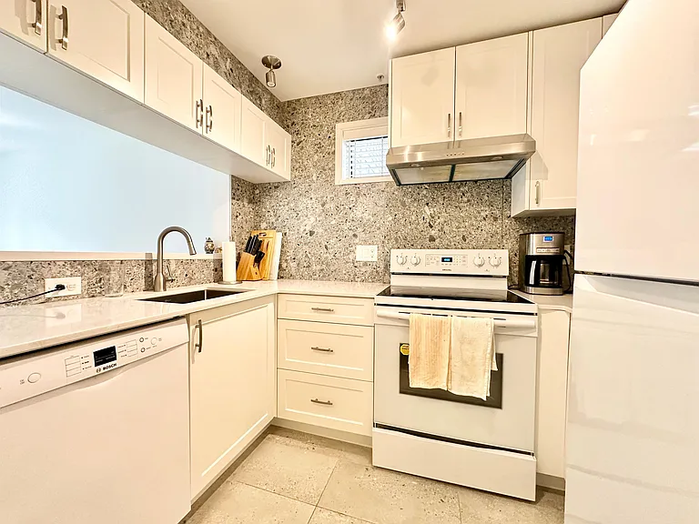 3160 W 4th Ave — Photo 9