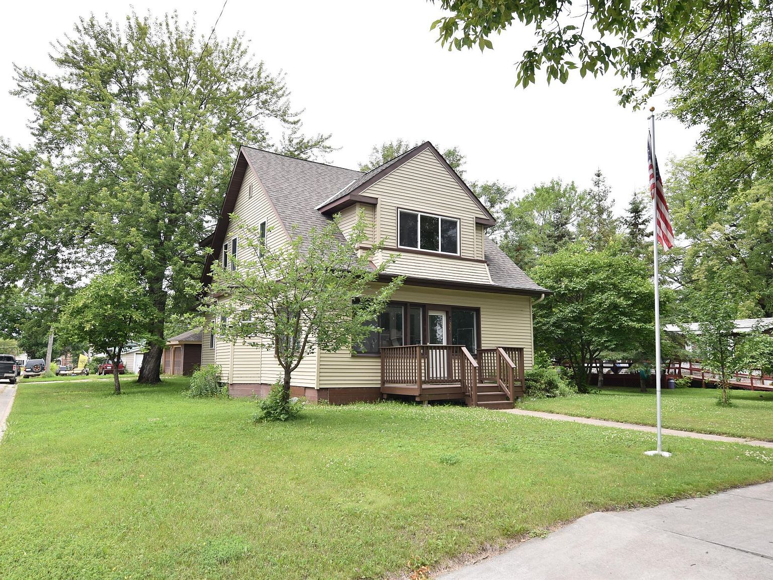 221 Main Ave S, Baudette, MN 56623 Zillow
