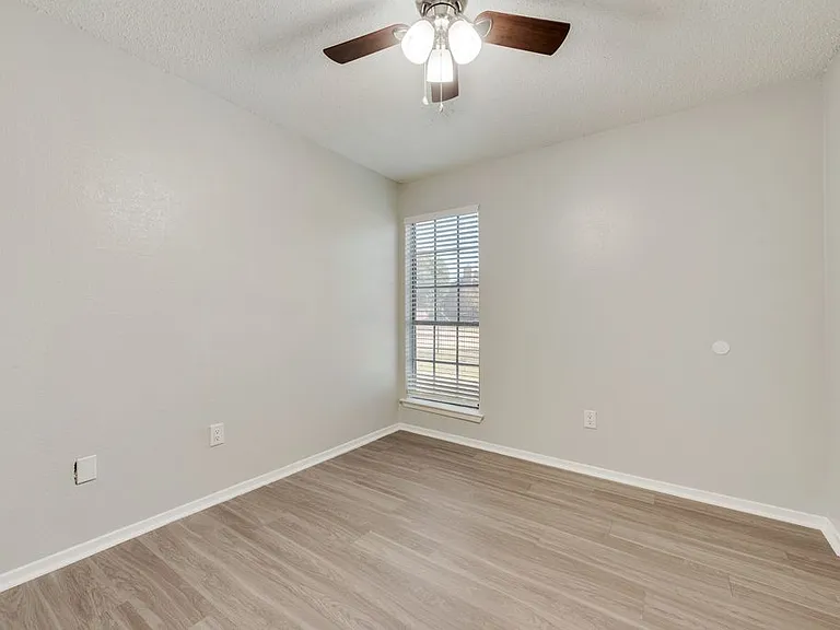 1200 Pecan Square Dr #8 — Photo 2