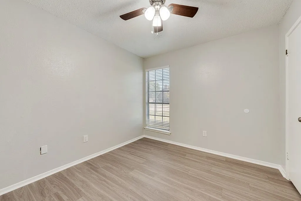 Building Photo - 1200 Pecan Square Dr #8