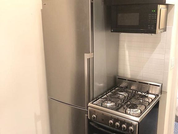 4th image of 405 E 12th St APT 3