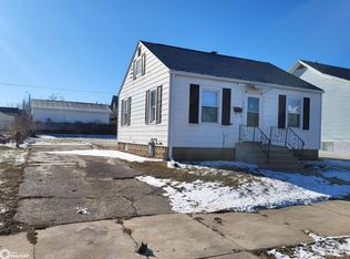 415 Swayze St, Marshalltown, IA 50158