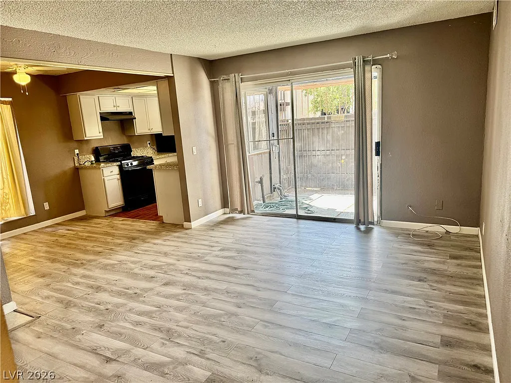 2 bed, 1.0 bath, 863 sqft, $1,200 — Photo 4