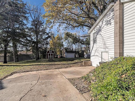 3rd image of 6589 Tall Oaks Dr