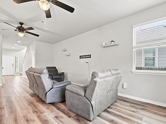 5th image of 241 Eagle Brook Ln