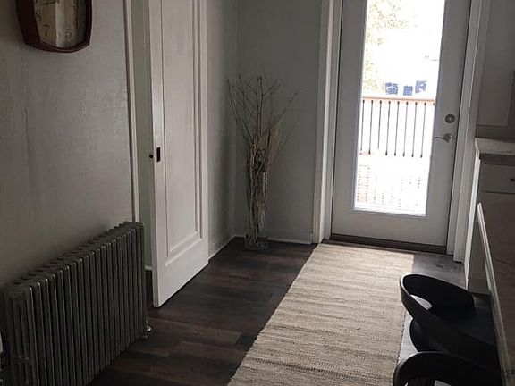 4th image of 709 10th Ave W