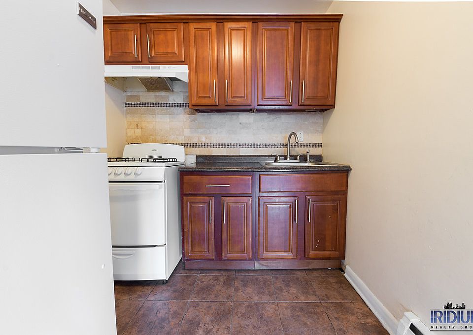 1st image of 400 Stuyvesant Ave
