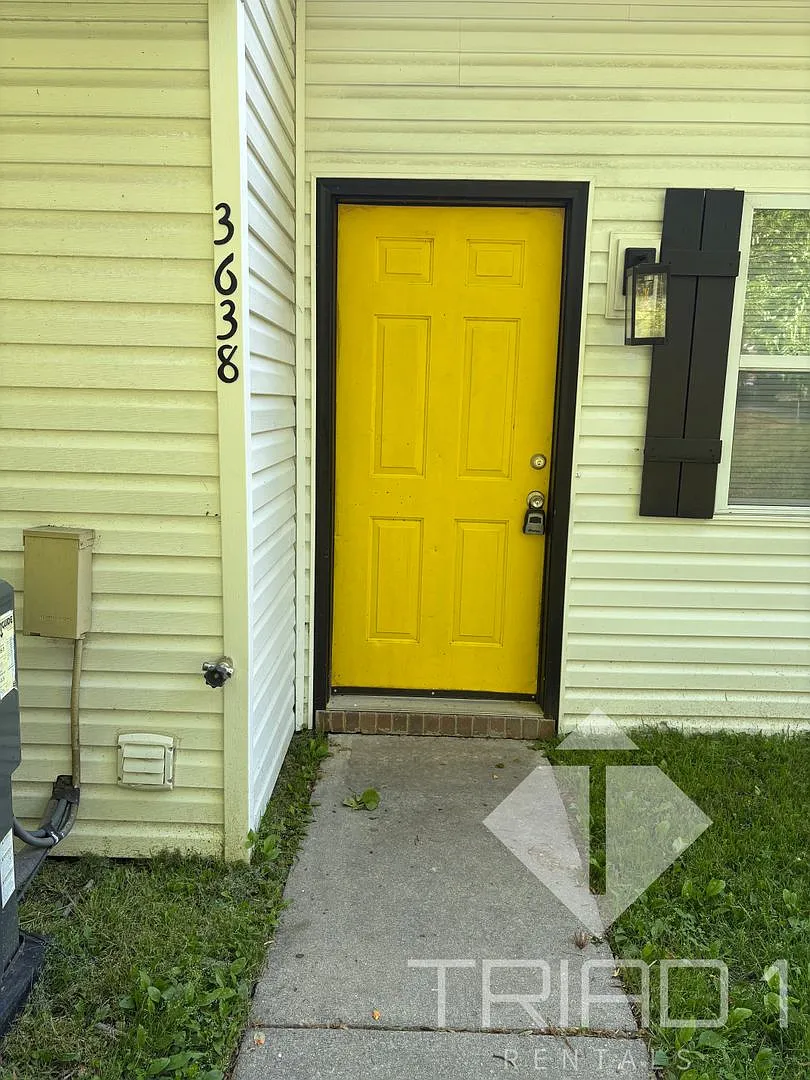 Mosby Townhouses - G — Photo 1