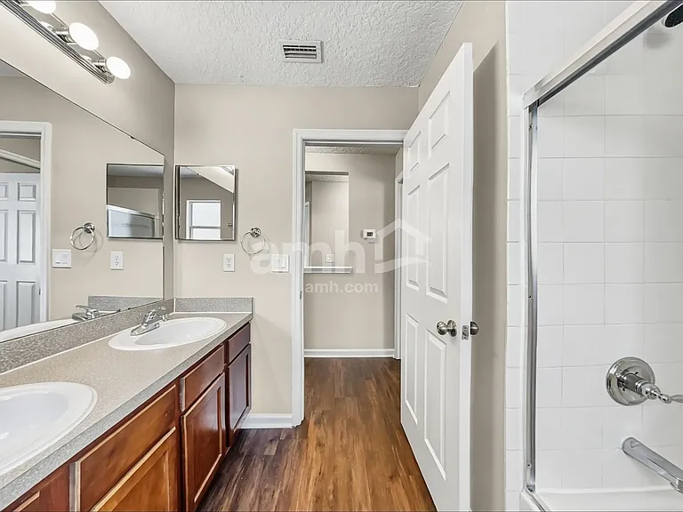 2724 Creekfront Dr — Photo 14