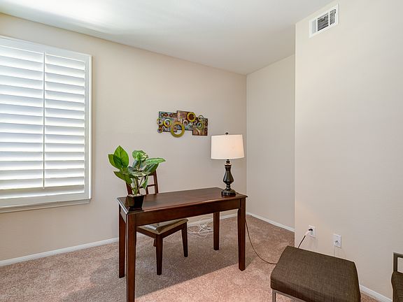 5th image of 5 Blackbird Ln