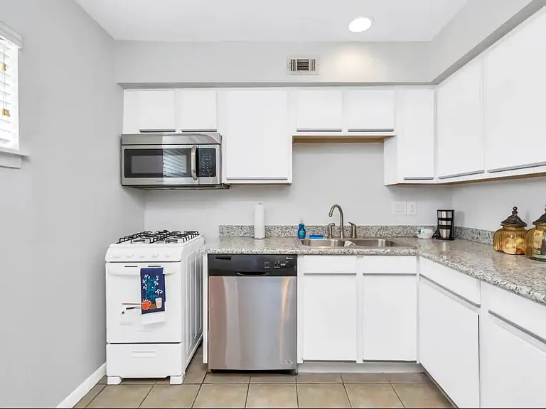2128 Oakdale St #14 — Photo 2