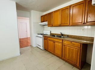 89 W 21st St, Bayonne, NJ 07002