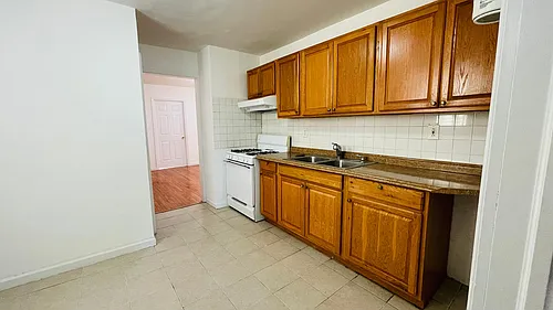 89 W 21st St Photo 1