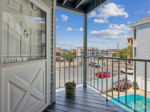 4th image of 1418 Boulevard #6