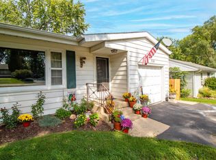 216 Nippersink Dr, McHenry, IL 60050