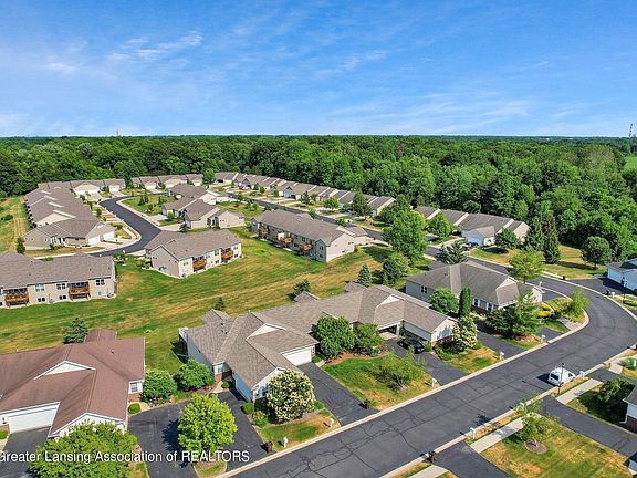 5th image of 288 Barrington Cir