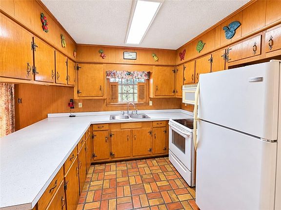 4th image of 5621 Acampo Blvd