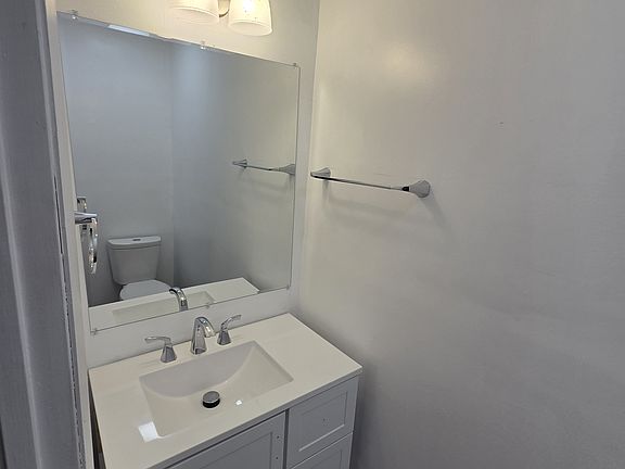 4th image of 3757 Heathrow Dr