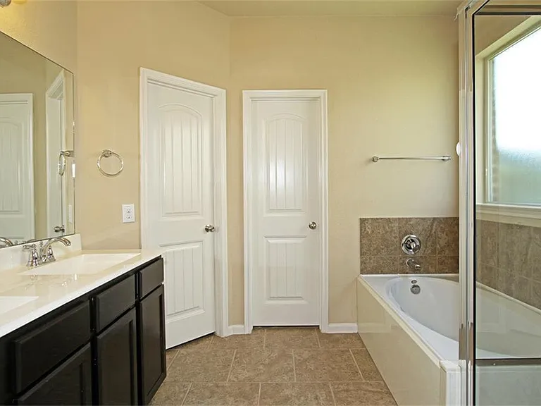 8902 Finnery Dr — Photo 15