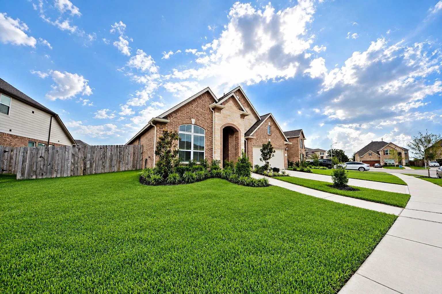 4 bed, 3.5 bath, 2534 sqft, $3,200 — Photo 2