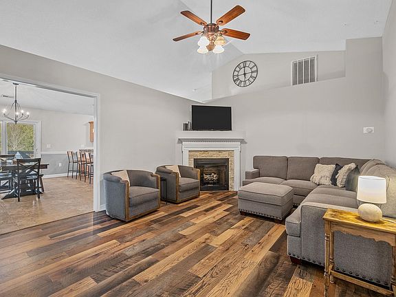 4th image of 224 Homer Johnson Ct